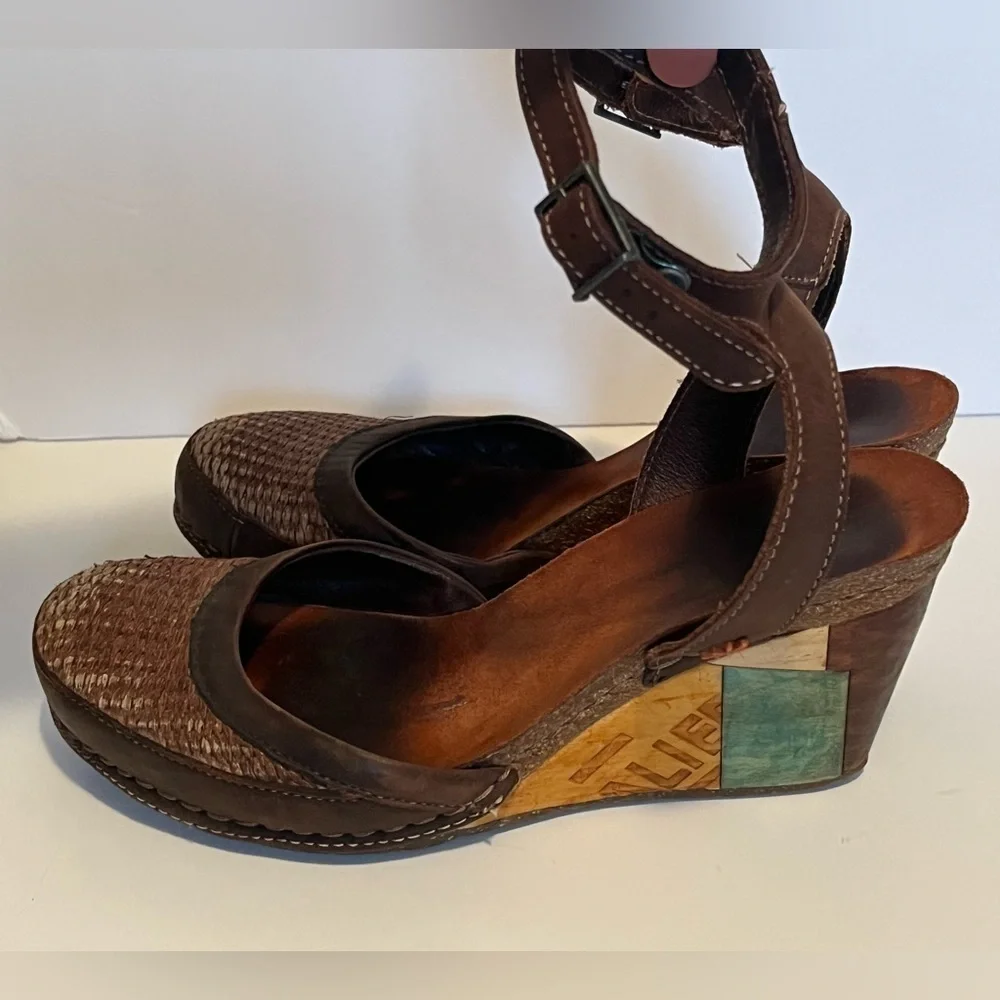 ART Women’s Brown Wedges